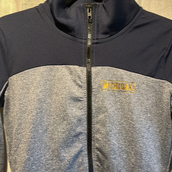 VS PINK UNIVERSITY OF MICHIGAN ZIP UP - Picture 2 of 5